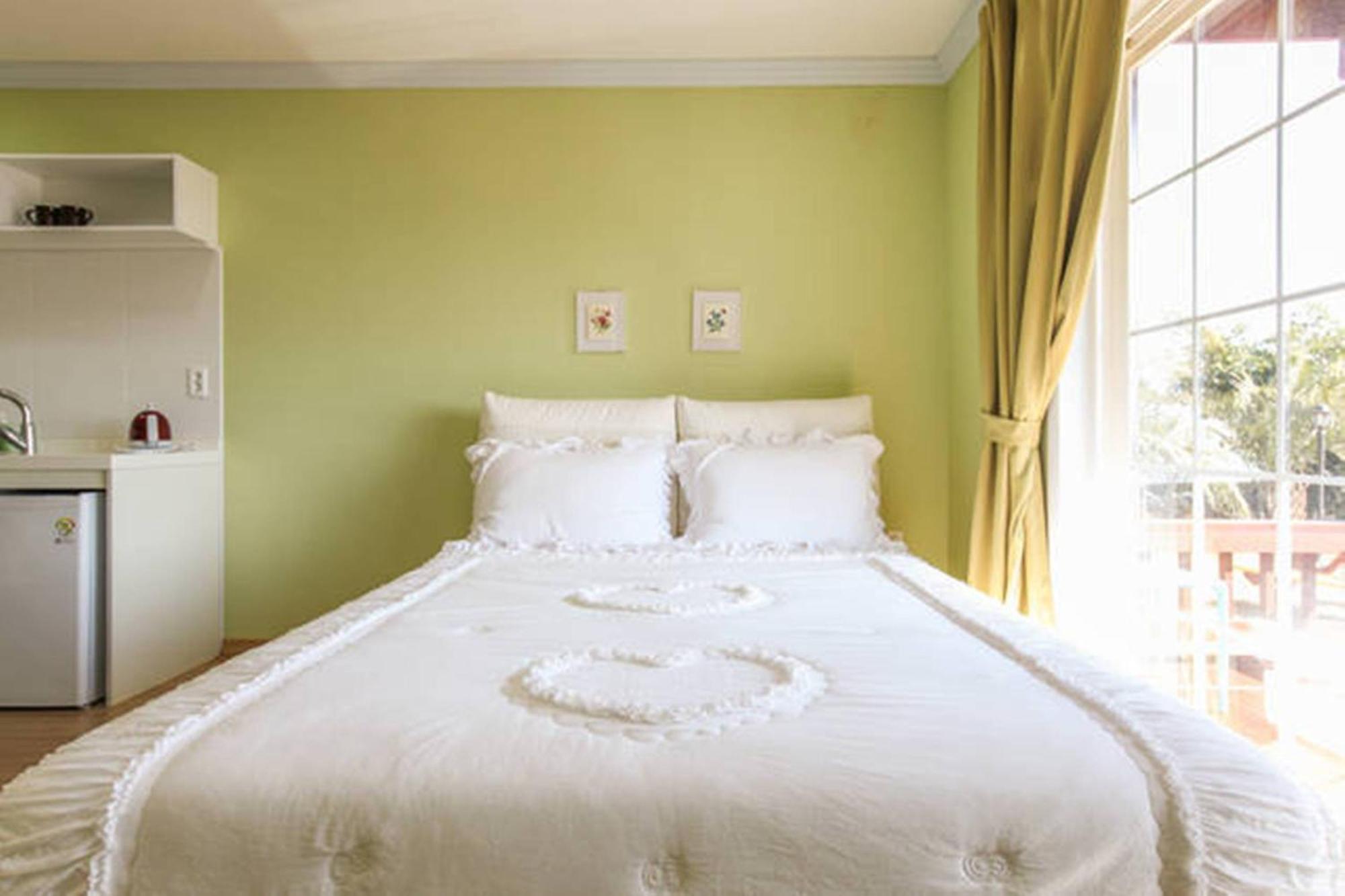 Jubilee Chalet Seogwipo Room photo