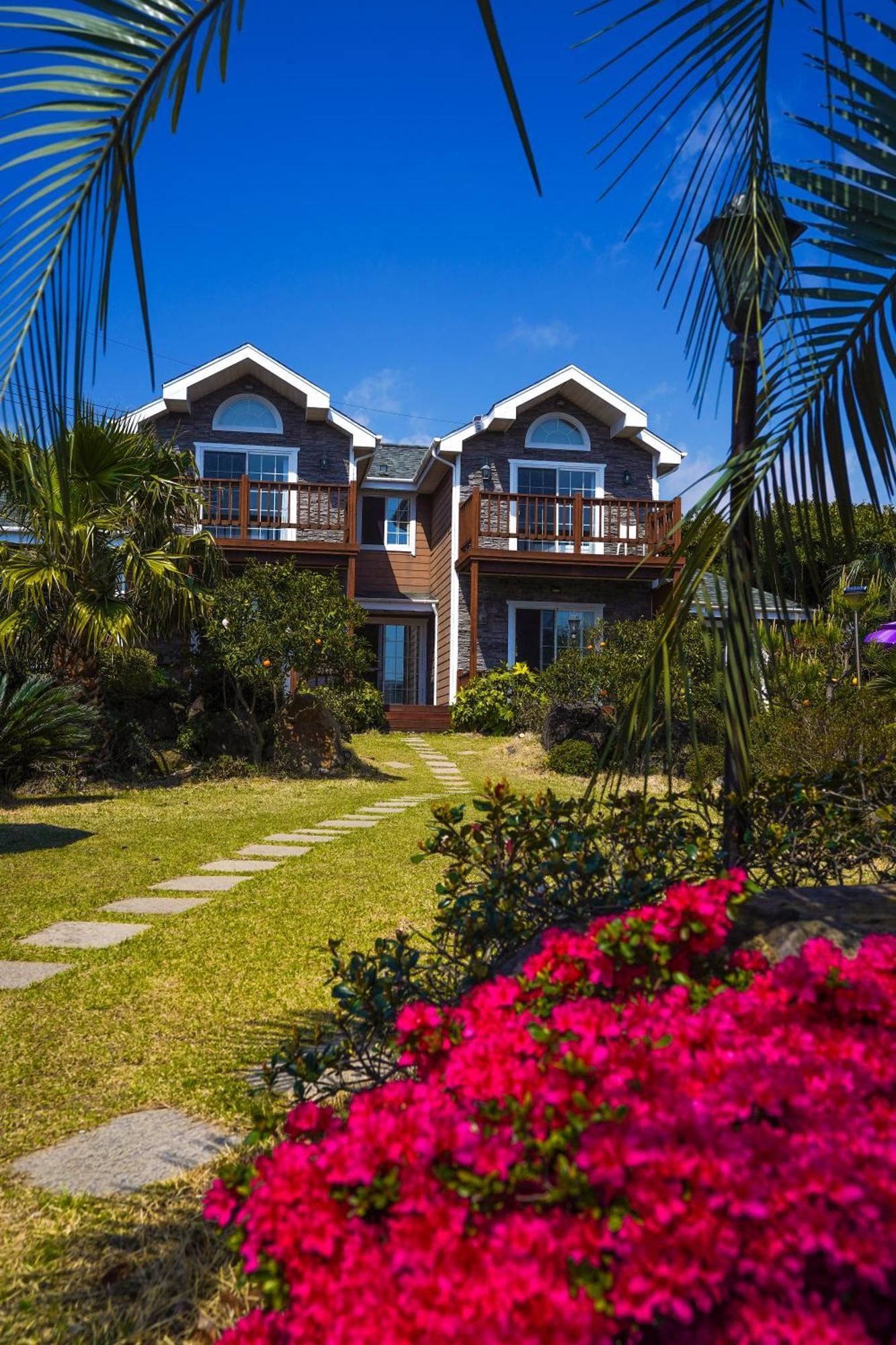 Jubilee Chalet Seogwipo Exterior photo