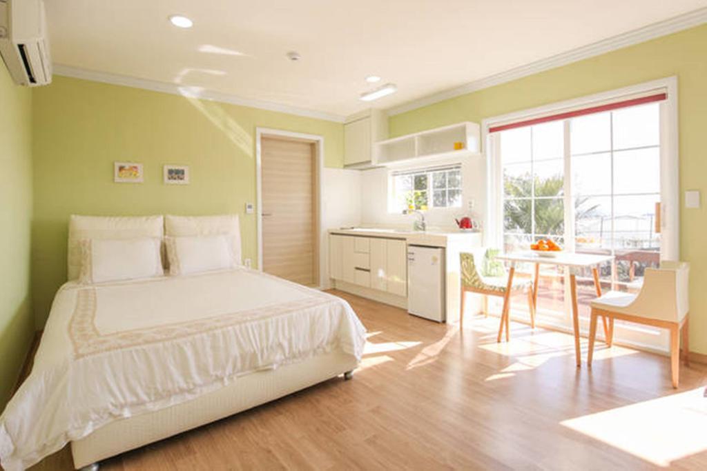 Jubilee Chalet Seogwipo Room photo
