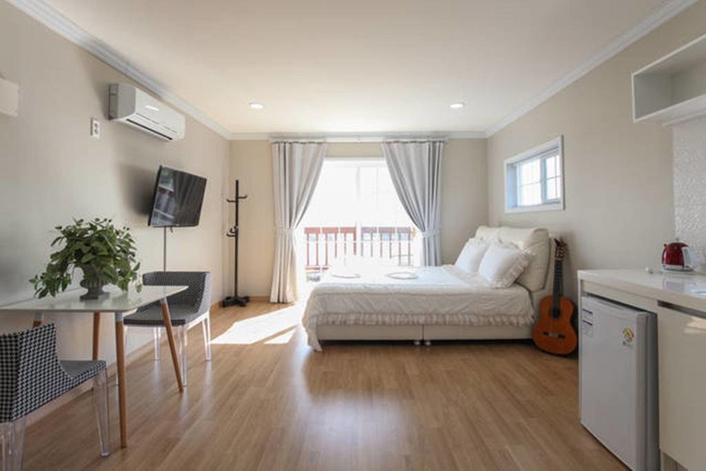 Jubilee Chalet Seogwipo Room photo